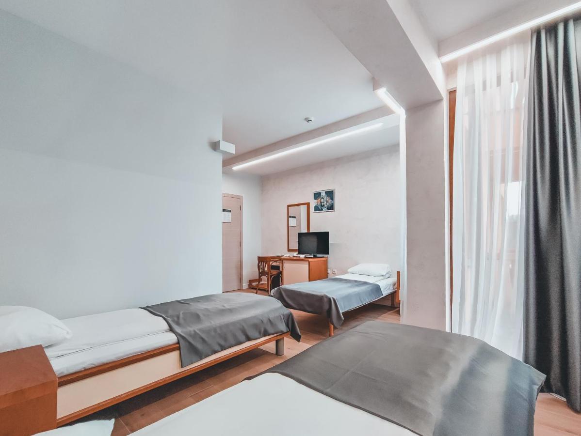 Motel Almy Zenica Buitenkant foto