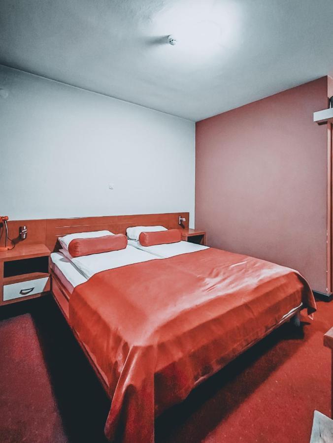 Motel Almy Zenica Buitenkant foto